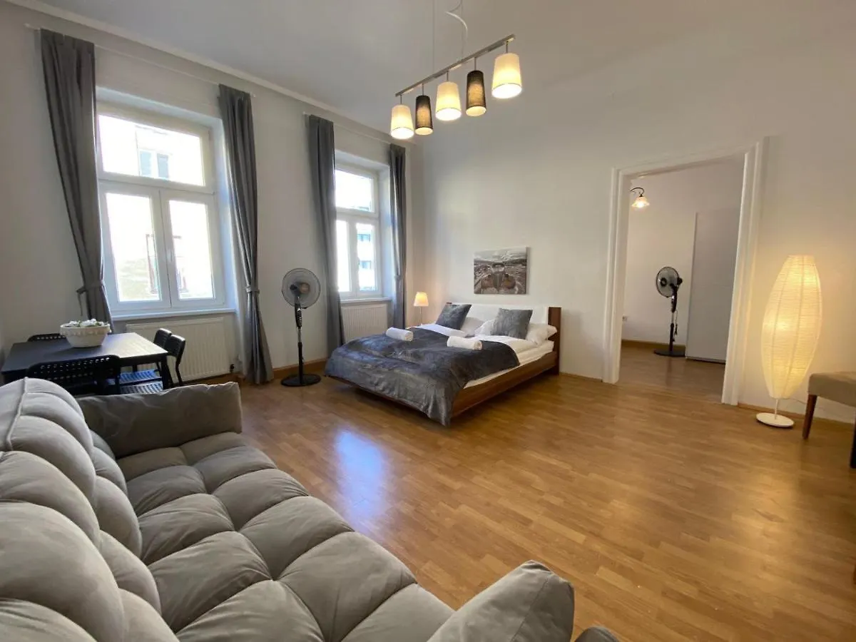 Beautiful 2Br Aptartment 12 Minutes To Downtown Vienna 0*,  Austria