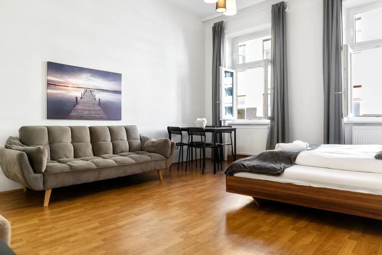 Beautiful 2Br Aptartment 12 Minutes To Downtown Vienna Apartment