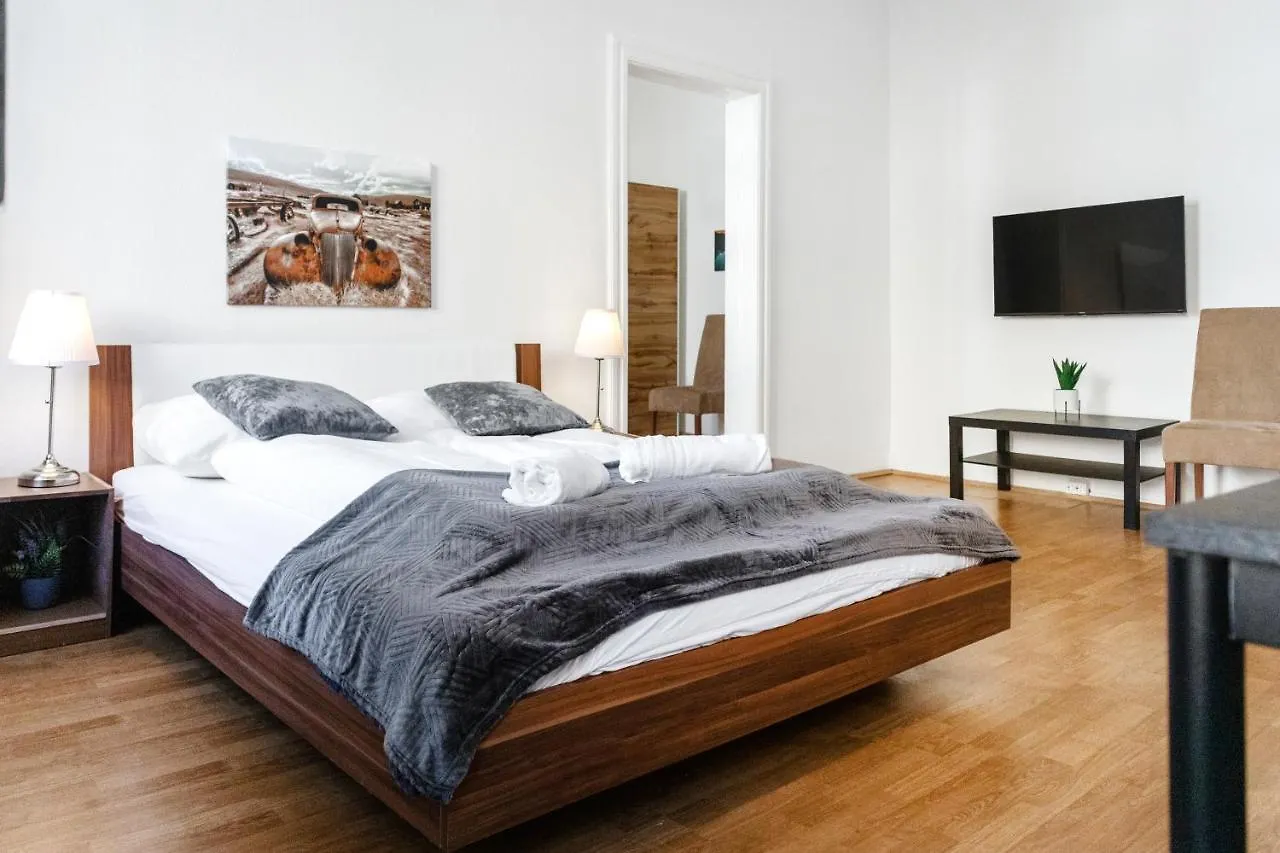 Beautiful 2Br Aptartment 12 Minutes To Downtown Vienna 0*,  Austria