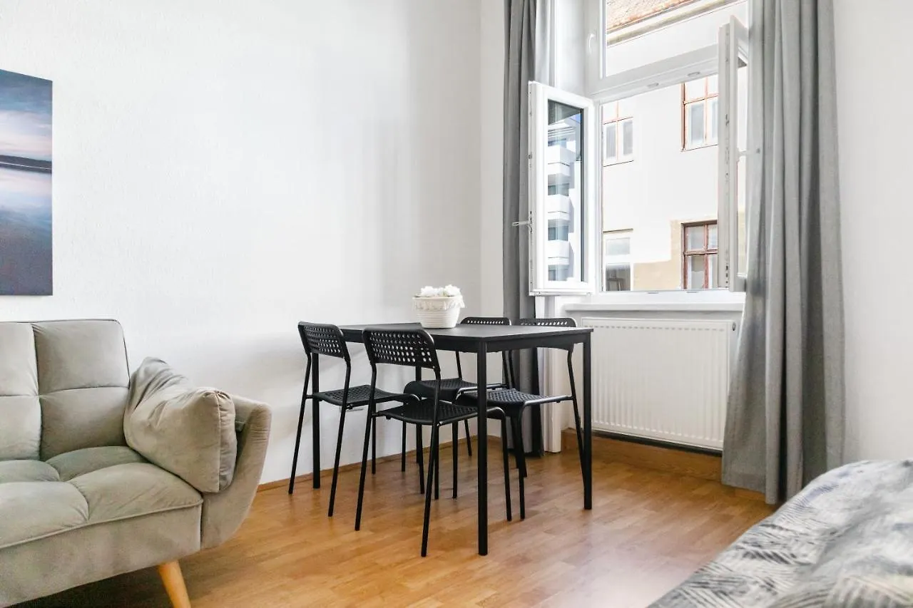 Beautiful 2Br Aptartment 12 Minutes To Downtown Vienna Apartment